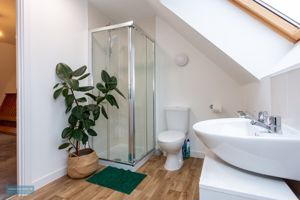 En-suite- click for photo gallery